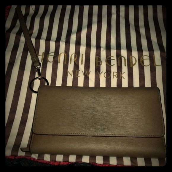 henri bendel Handbags - Uptown Out & About Organizer Wallet